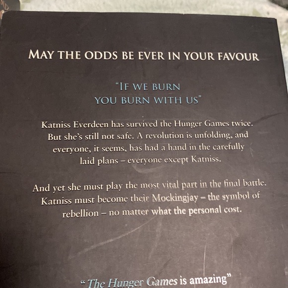 2x Suzanne Collins Novels The Hunger Games & Mockingjay - Picture 7 of 8